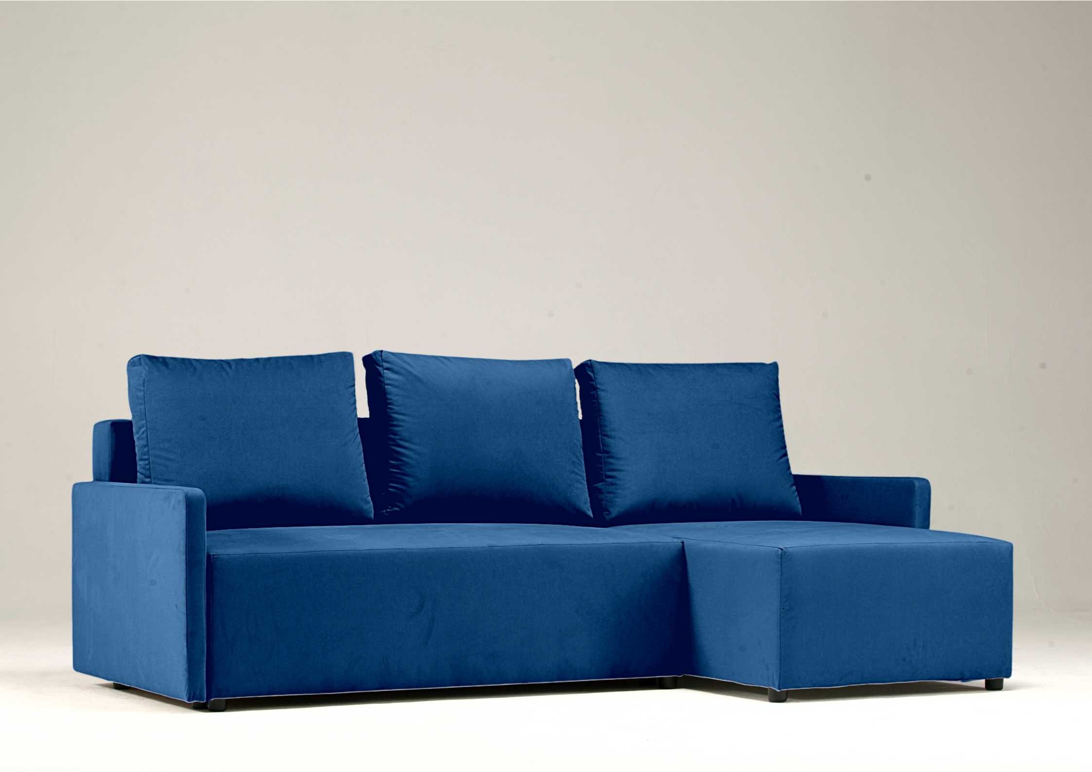 Granatowy narożnik do małego salonu